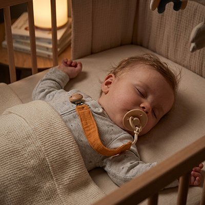 attache tetine bebe endormie