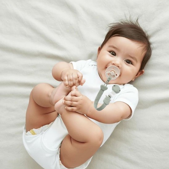 attache tetine bebe succette