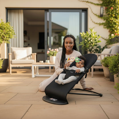 maman enfant joue balancelle bebe transat serenite