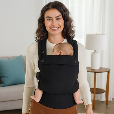 maman nourrissant porte bebe physiologique ergonomique